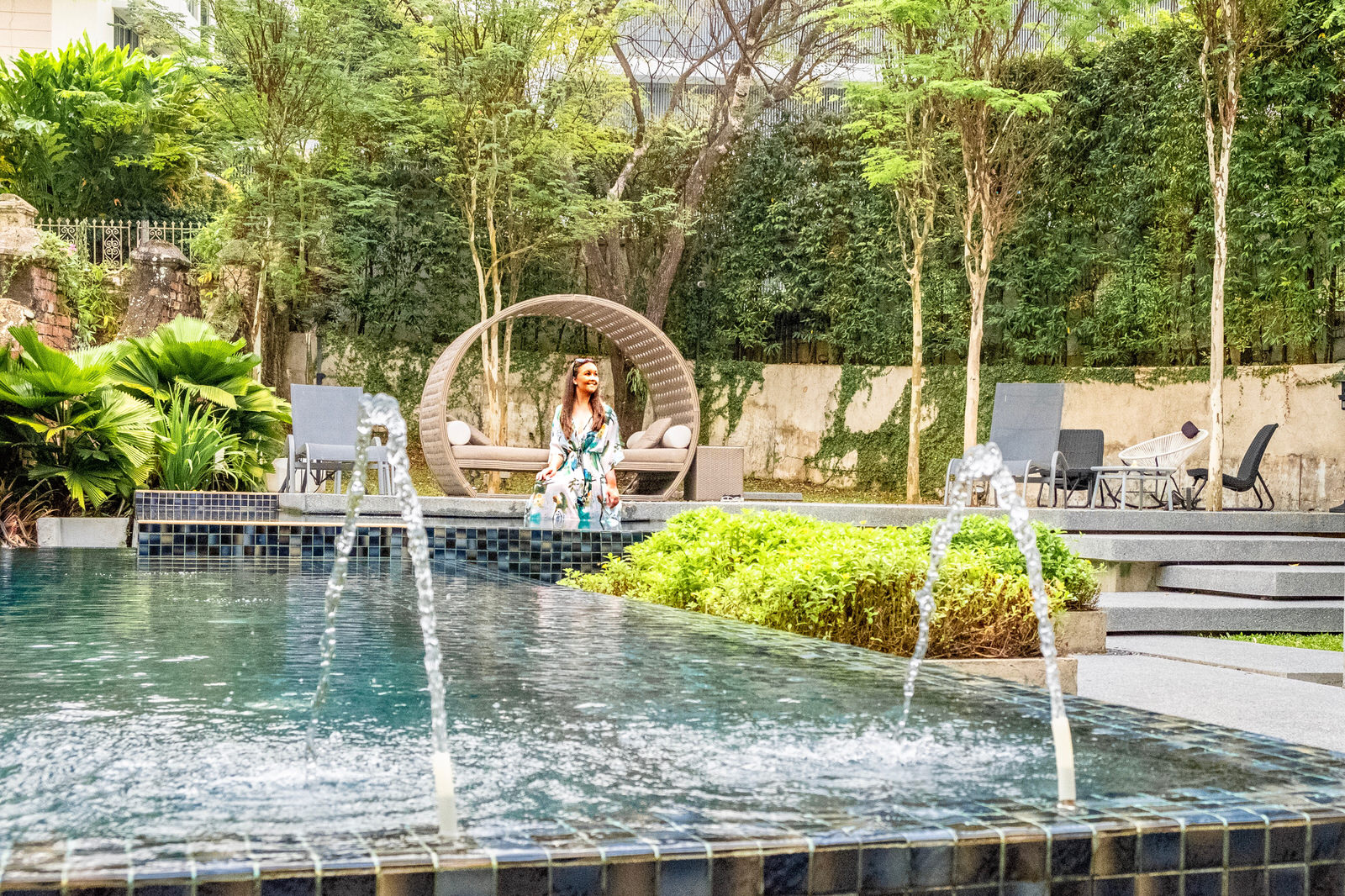 Lloyd's Inn Singapore - pool and garden relaxation area