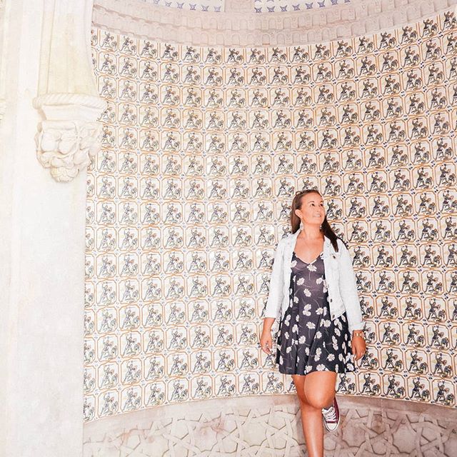Alongside it's striking and colourful exterior, Pena Palace in Sintra has an array of intricately designed alcoves to explore 🌺
.
.
.
TRAVEL TIP: If you're staying in the town of Sintra, you can catch a shuttle bus up to the main attraction of Pena and the Moorish Castle. But to get ahead of the game (and the crowds) you can call a cheap Uber in the town to take you up there 🚖
.
.
.
#penapalace #sintra #visitportugal #sheisnotlost #portugallovers