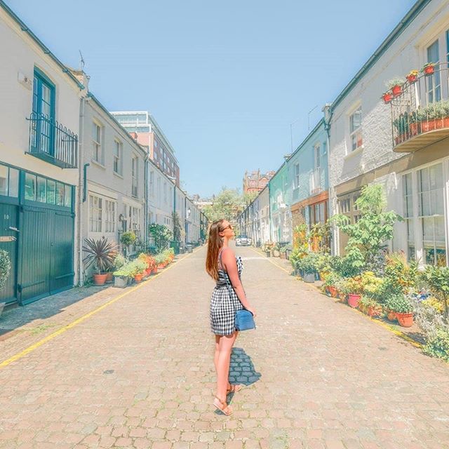 The classic UK heatwave really does bring a sun drenched London to life 💂🌇
.
Tucked away in the depths of the city are these stunning little mews that offer an oasis of calm in the bustle of London 😍📍Chelsea, London
.
👗: @superdry
.
#londonist #londontown #sheisnotlost #ladiesgoneglobal #prettylittlelondon The classic UK heatwave really does bring a sun drenched London to life 💂🌇
.
Tucked away in the depths of the city are these stunning little mews that offer an oasis of calm in the bustle of London 😍📍Chelsea, London
.
👗: @superdry
.
#londonist #londontown #sheisnotlost #ladiesgoneglobal #prettylittlelondon